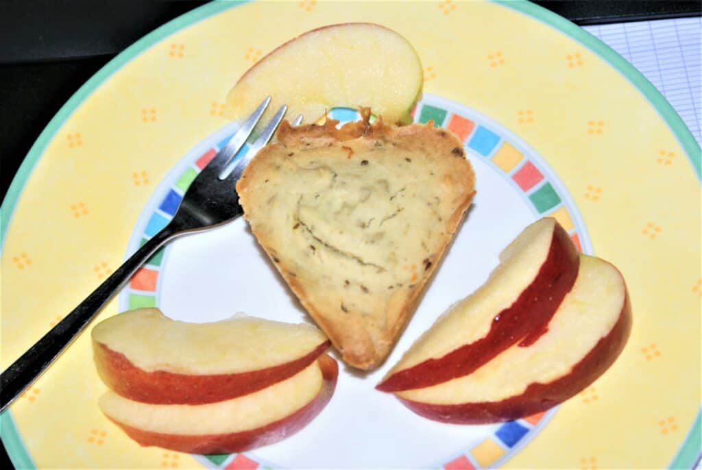 Herzchenmuffin und Apfelschnitze