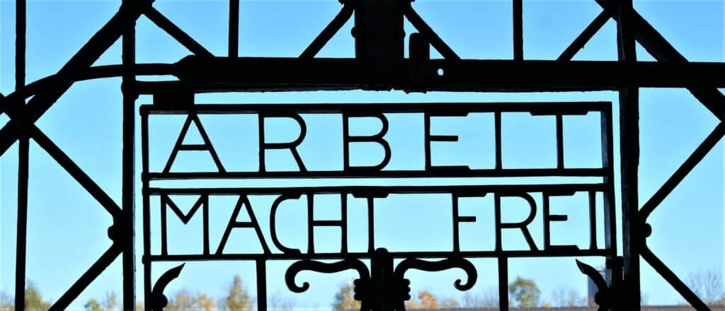 Tor mit Arbeit macht frei