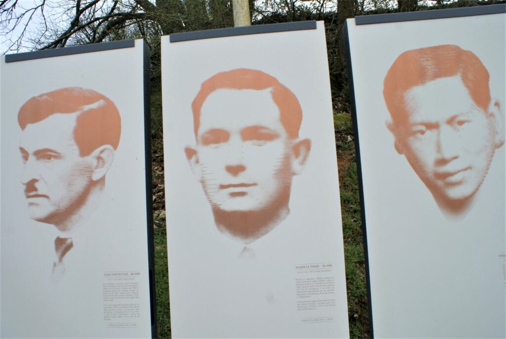 Infotafeln mit den Fotos von 3 ermordeten Widerstandskämpfern in Châteaubriant
