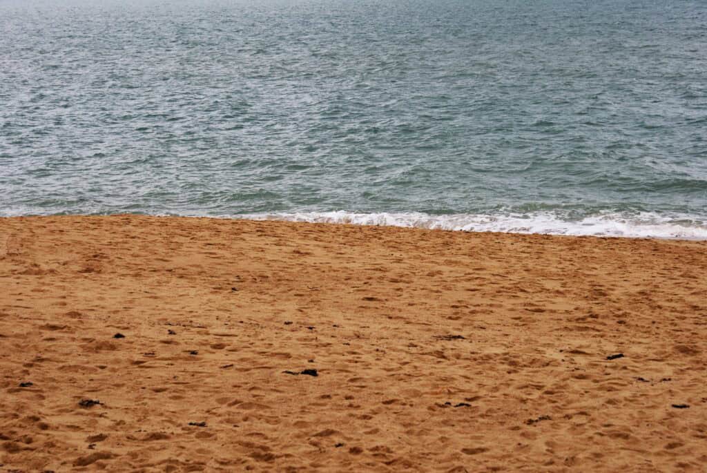 Tafel mit der Aufschrift "Teamwork" und in verschiedenen Farben aufgemalten Personen